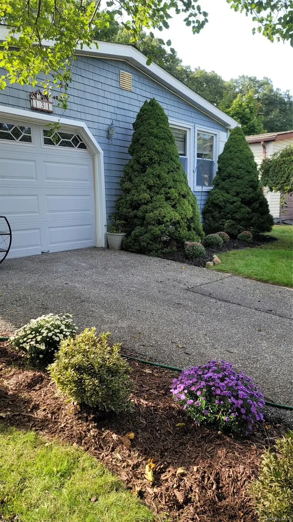 131 Village CIR, Manorville, NY 11949
