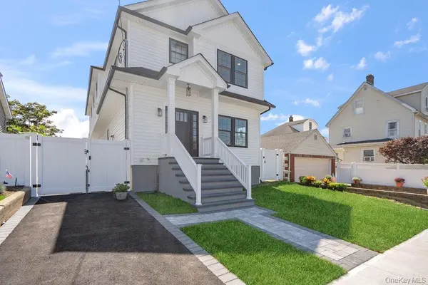 101 Brown ST, Mineola, NY 11501