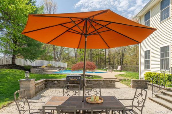 12 Ridgeview LN, Marlboro, NY 12542