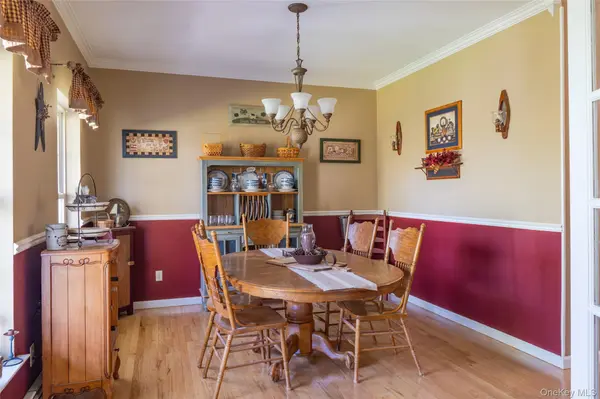 12 Ridgeview LN, Marlboro, NY 12542
