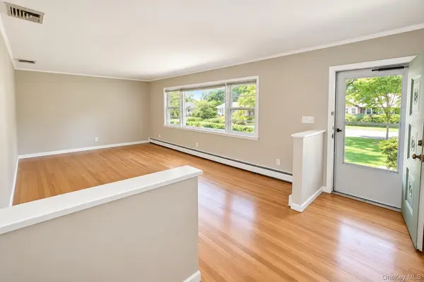74 N Howells Point RD, Bellport Village, NY 11713
