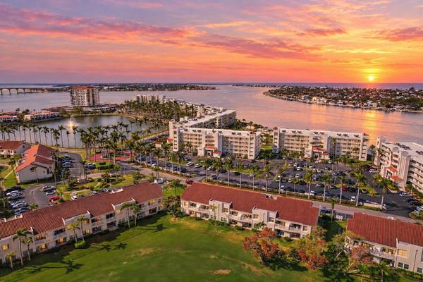 6021 BAHIA DEL MAR CIR #137, St Petersburg, FL 33715