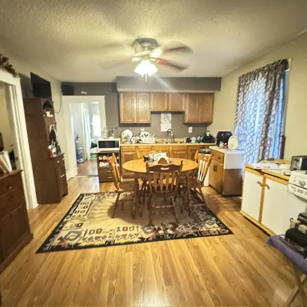 924 N George ST, Clinton, IL 61727