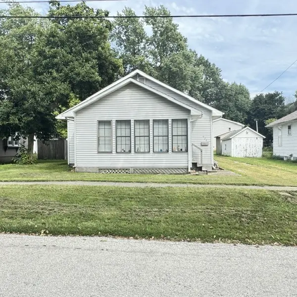 924 N George ST, Clinton, IL 61727