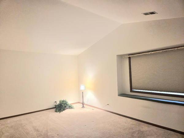 2434 Charleston DR #2, Schaumburg, IL 60193