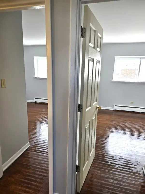 400 W Division ST #3, Villa Park, IL 60181