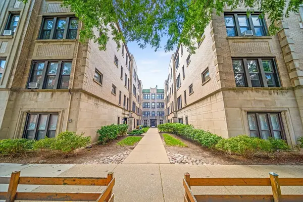 639 W ROSCOE ST #P2, Chicago, IL 60657