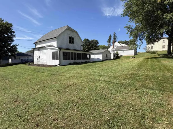 1706 6th ST, Gilbertville, IA 50634