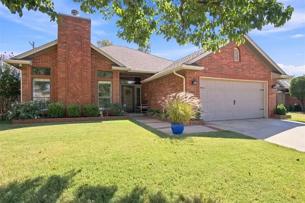 112 Kings CT, Edmond, OK 73013