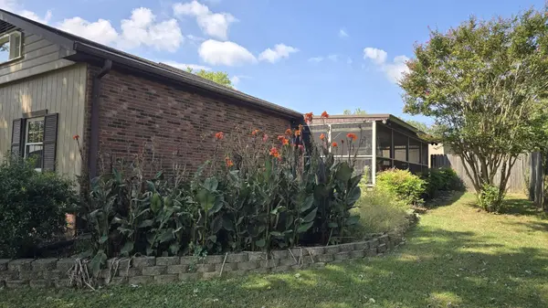 1206 Douglas Bend Rd, Gallatin, TN 37066