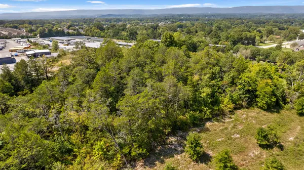 1983 Thrasher Pike, Hixson, TN 37343