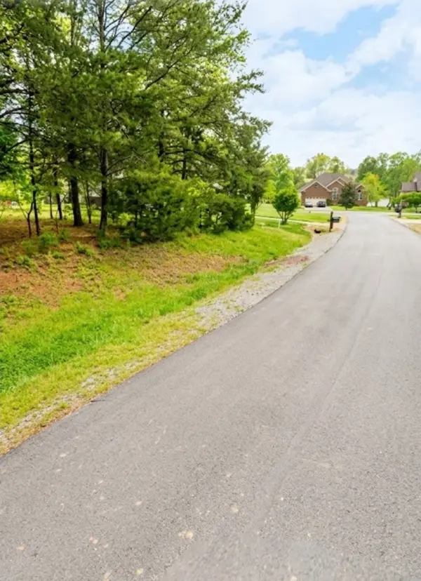 1 Gohi Trl, Vonore, TN 37885