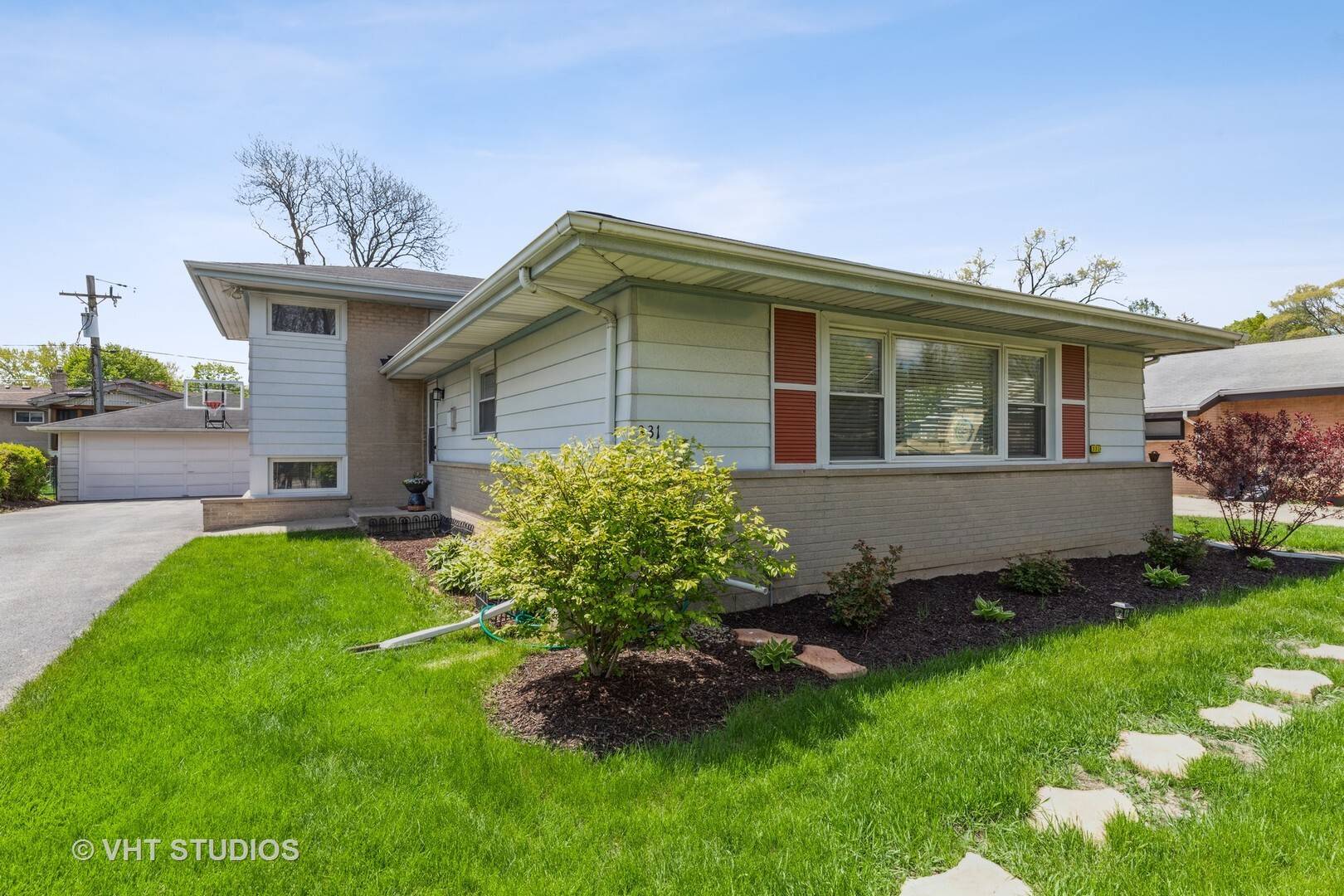 331 E Lake AVE, Glenview, IL 60025