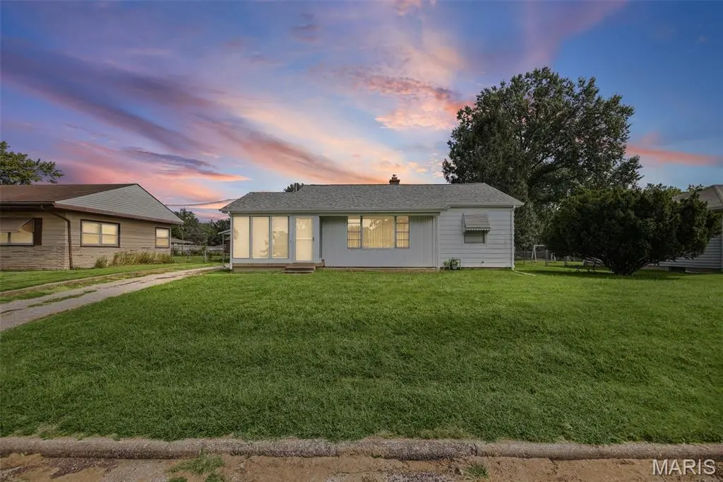 1246 Lakeshore DR, Belleville, IL 62220
