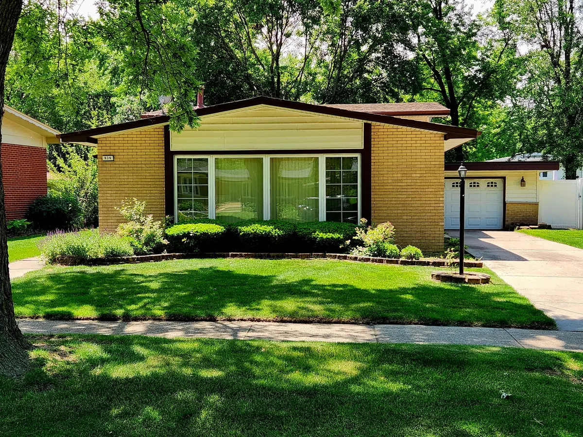 834 N Rainbow DR, Glenwood, IL 60425