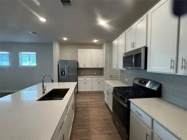 105 Sorghum DR, Hutto, TX 78634