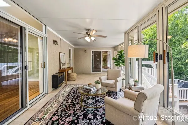 200 Teaberry LN, Hendersonville, NC 28739