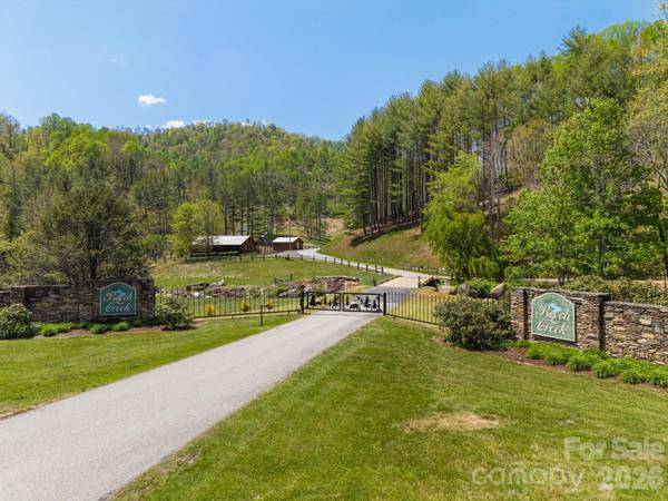 99999 White Pine LN #19 & 18, Bakersville, NC 28705