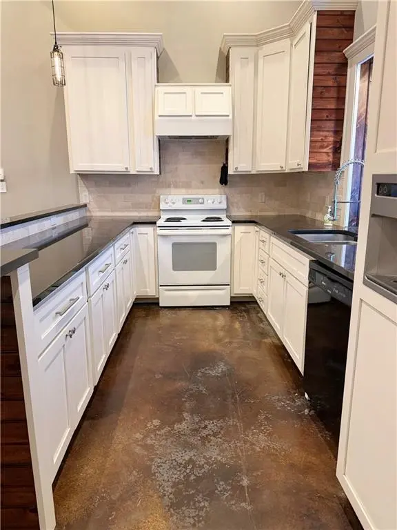 207 N Lyon ST, Butler, MO 64730