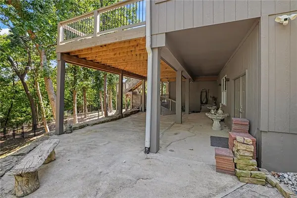 929 NE Emily LN, Lee's Summit, MO 64086