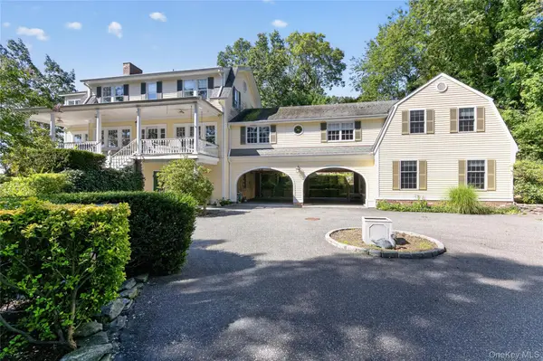10 Holden LN, Bayville, NY 11709