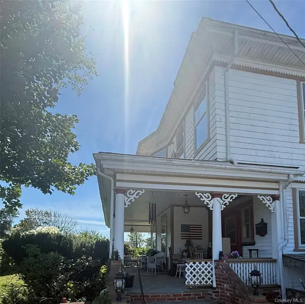 436 Bay AVE, East Patchogue, NY 11772