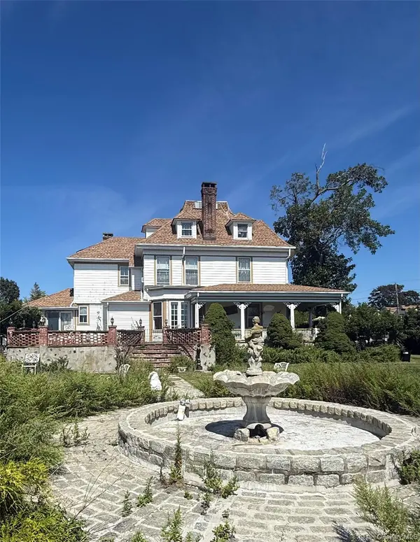 436 Bay AVE, East Patchogue, NY 11772