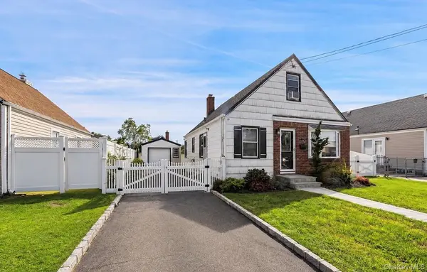 5 Marvin AVE, Hicksville, NY 11801