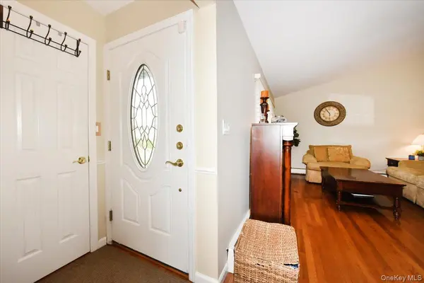 216 Linden ST, Massapequa Park, NY 11762