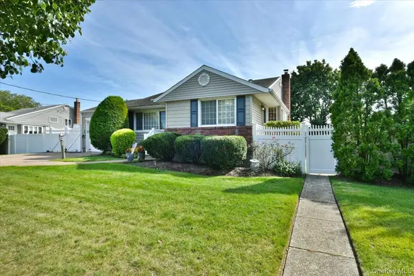 216 Linden ST, Massapequa Park, NY 11762