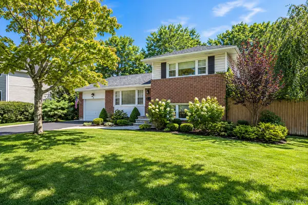 6 Otsego PL, Commack, NY 11725