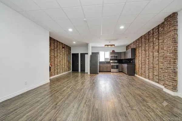 5224 35th ST, Long Island City, NY 11101