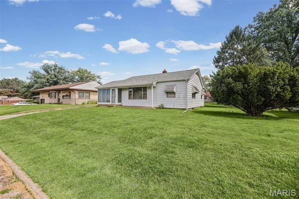 1246 Lakeshore DR, Belleville, IL 62220