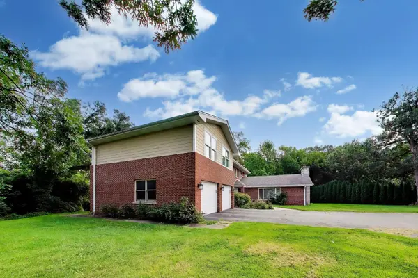 16W270 94th PL, Burr Ridge, IL 60527