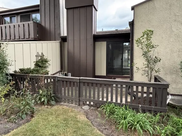 166 Cascade DR, Indian Head Park, IL 60525