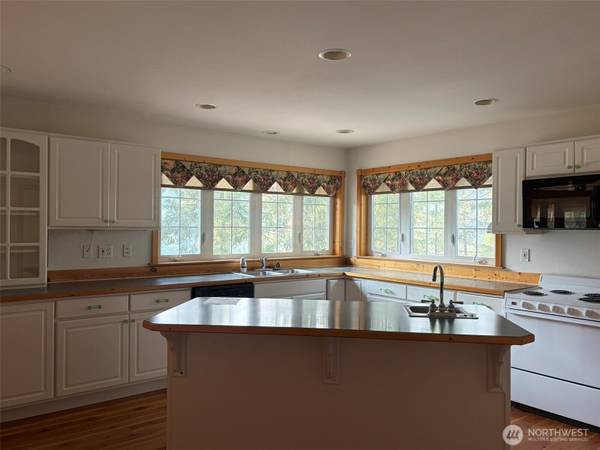 497 Dolomite RD, Colville, WA 99144