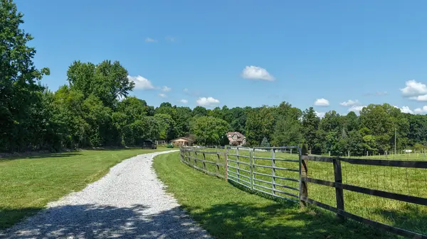 1998 Wingo Way, Goodlettsville, TN 37072