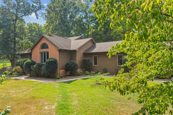 1990 Rock Springs Rd, Columbia, TN 38401