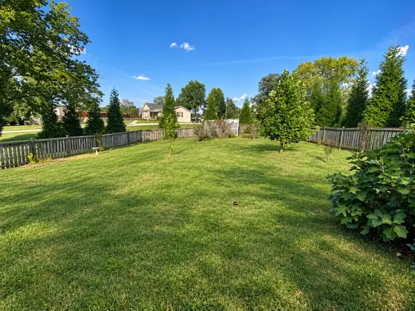 301 Locust Rd, Clarksville, TN 37043