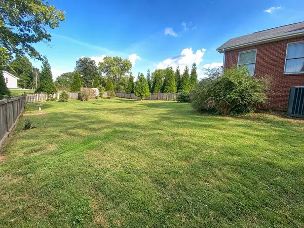 301 Locust Rd, Clarksville, TN 37043