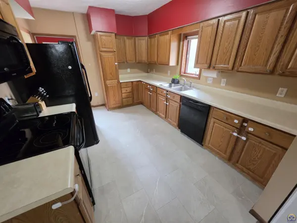 5820 NE Indian Creek RD, Topeka, KS 66617