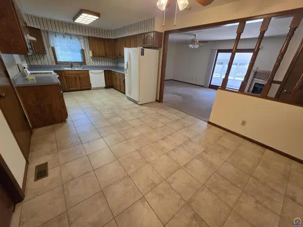 2901 SW Lincolnshire RD, Topeka, KS 66614