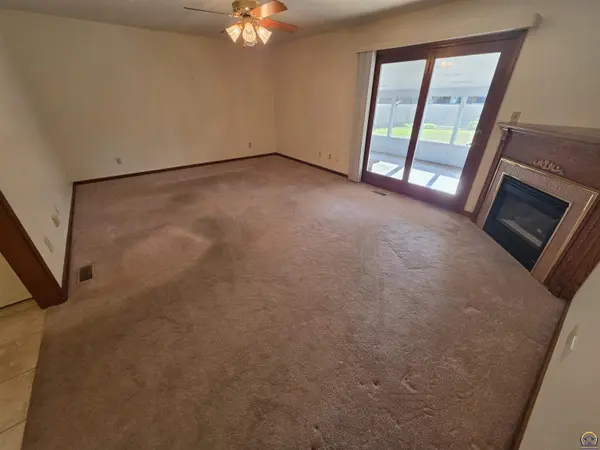 2901 SW Lincolnshire RD, Topeka, KS 66614