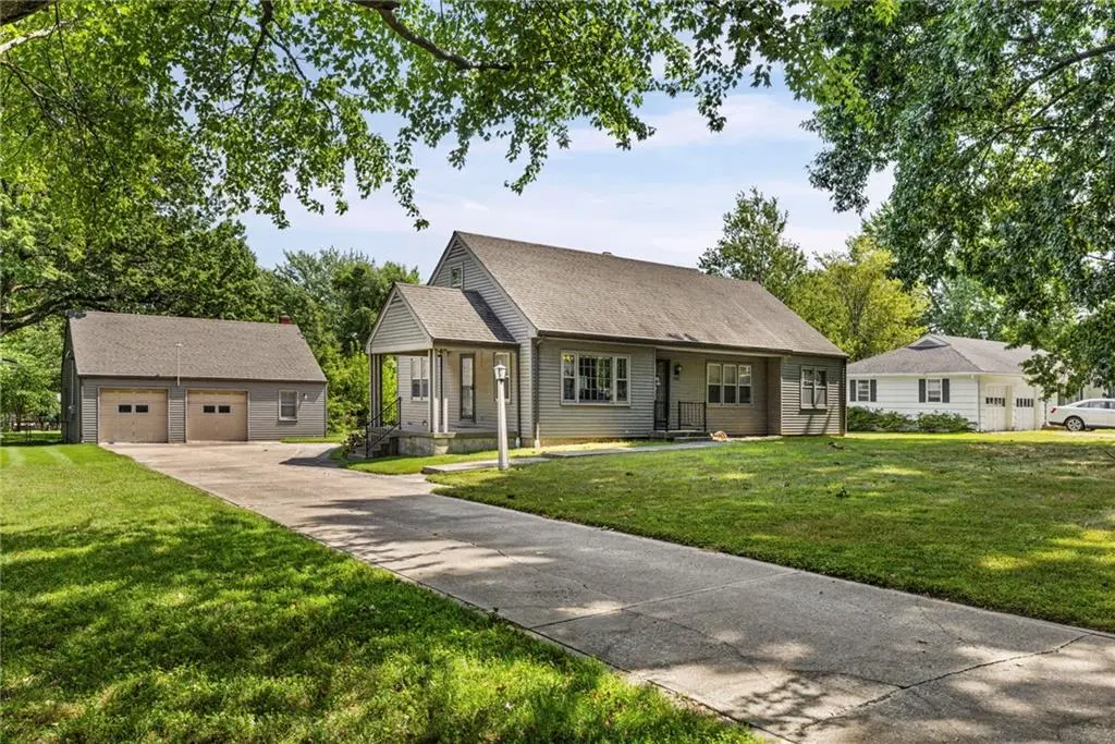 12811 10th ST, Grandview, MO 64030