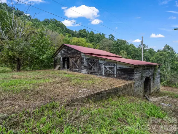 1545 North Fork RD, Marshall, NC 28753