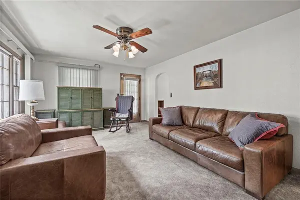 12811 10th ST, Grandview, MO 64030