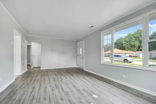55 Apple LN, Park Forest, IL 60466