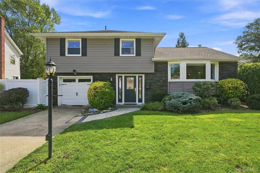 614 Pine LN, East Meadow, NY 11554