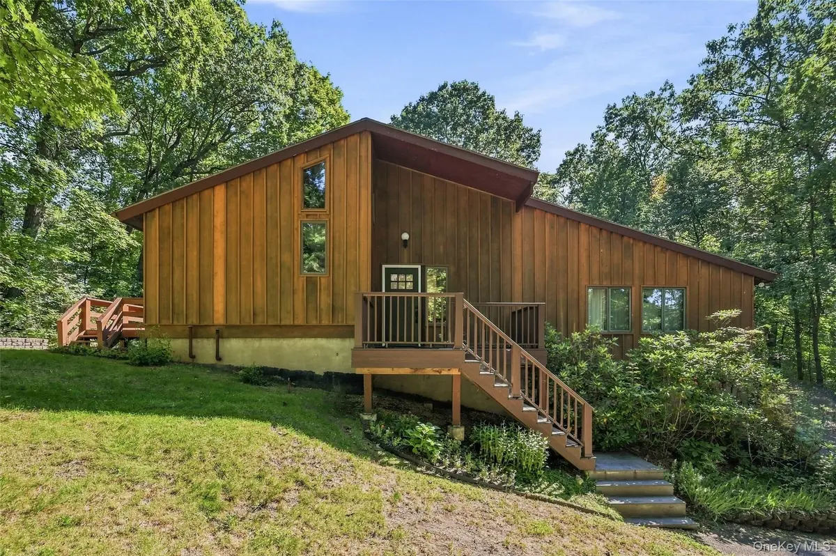 90 Highland AVE, Marlboro, NY 12542
