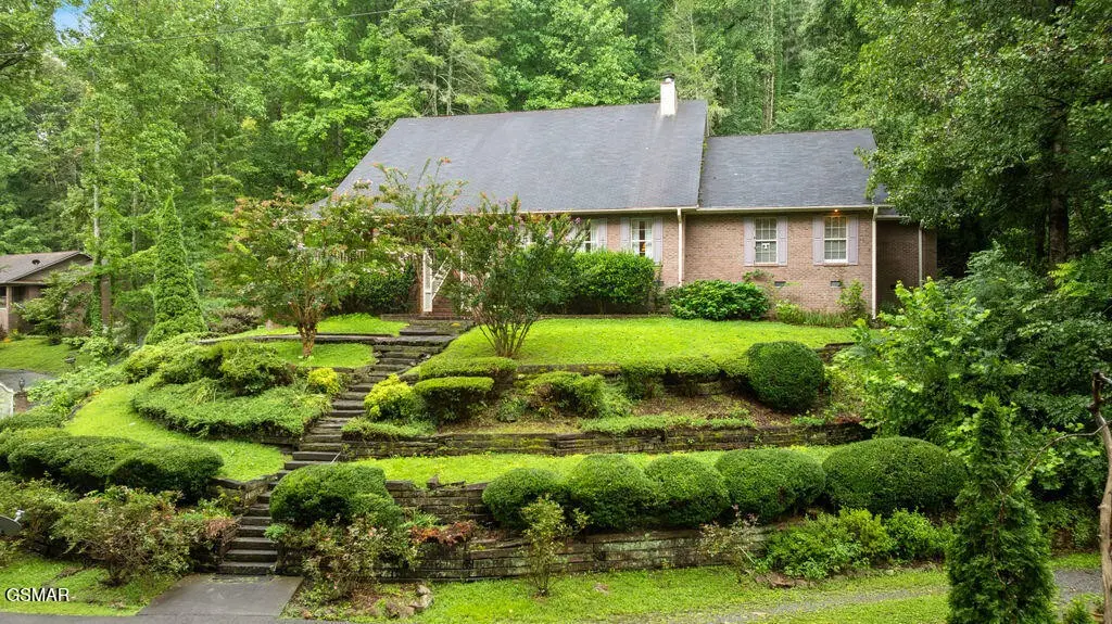 3012 Roaring Creek Way, Sevierville, TN 37862